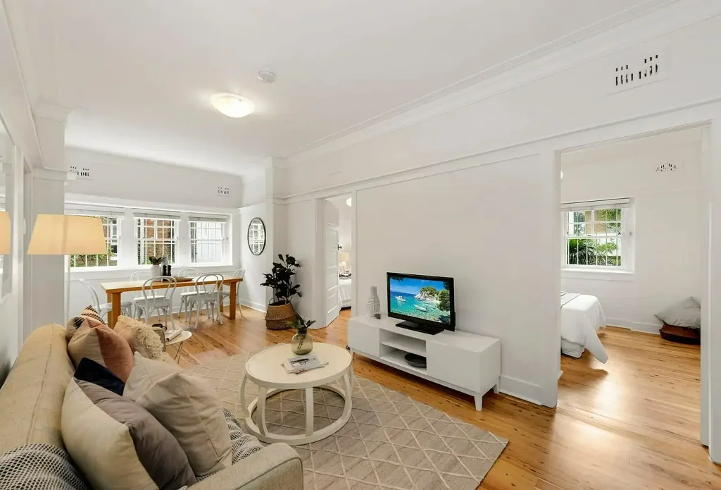 Bright and Airy Art Deco Apartment in Fantastic Lifestyle Location