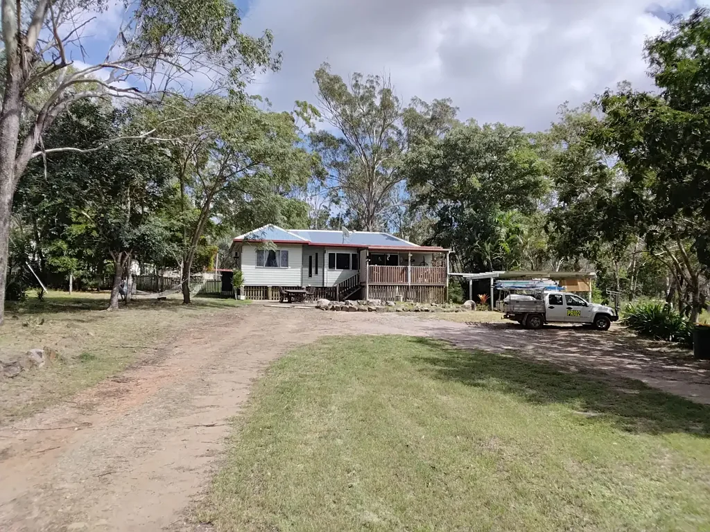 Boyne Island 7 Acres in Boyne Island with two dwellings