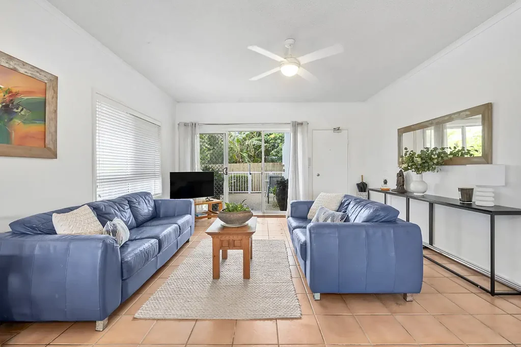 Coolum Beach 2બેડરૂમ A Rare Beachfront Opportunity with Ocean Views & Endless Potential