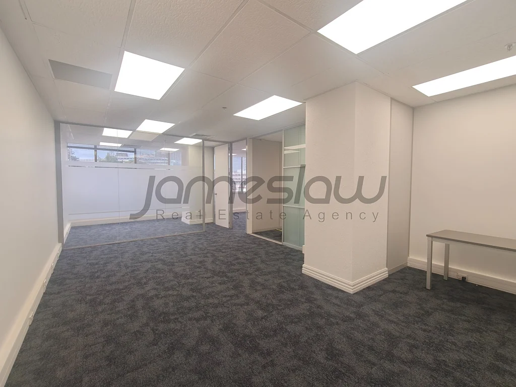 Auckland Central Prime 80m² Queen St Office with New Carpert
