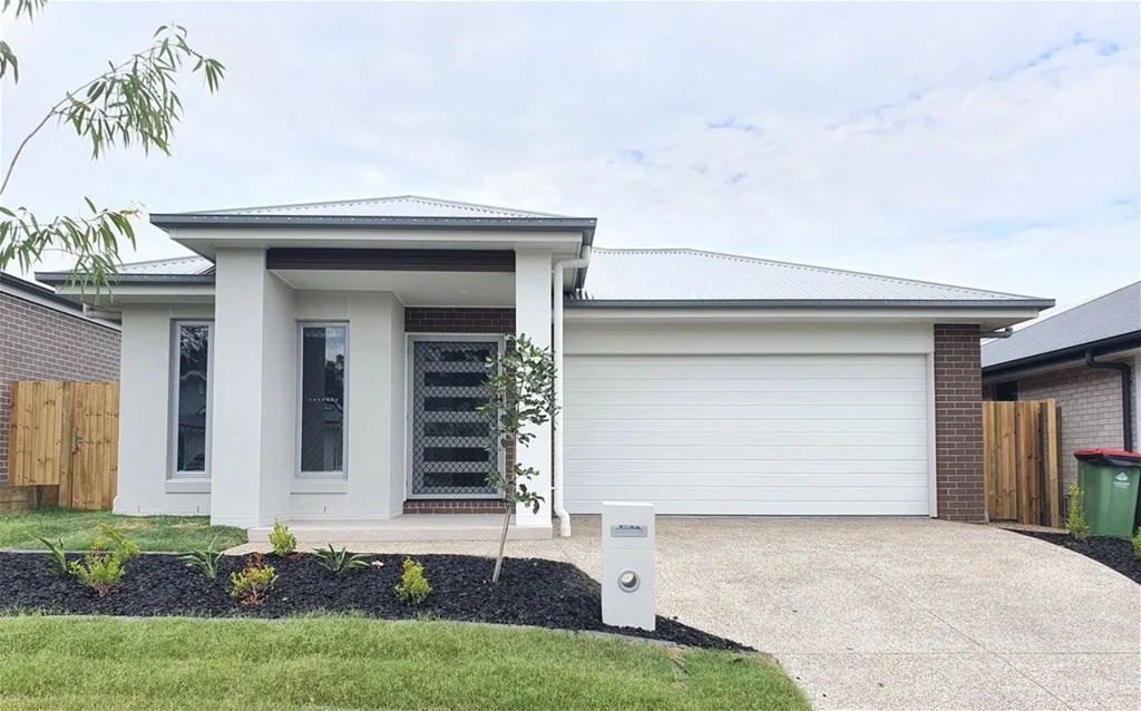 Logan Reserve 4침실 First Home H&L