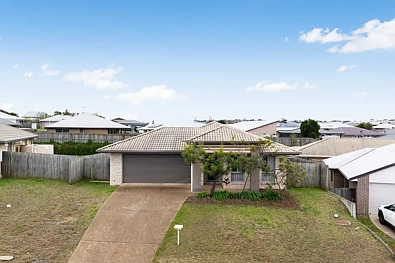 Glenvale 4房 4卧带套间 656sqm围栏地 现代厨房 开放式生活 东北向娱乐区 双车库 安全防护网 Family-Friendly Glenvale Living on 656sqm
