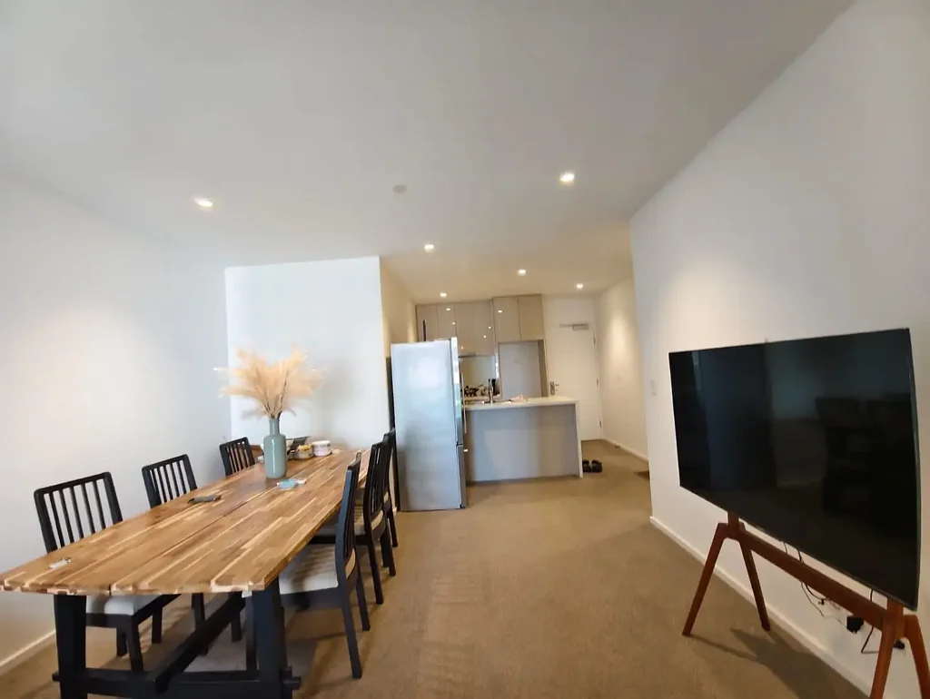 2 Bed, 2 Bath Apartment for Rent - $795/Week | Furnished | Lonsdale St, Melbourne