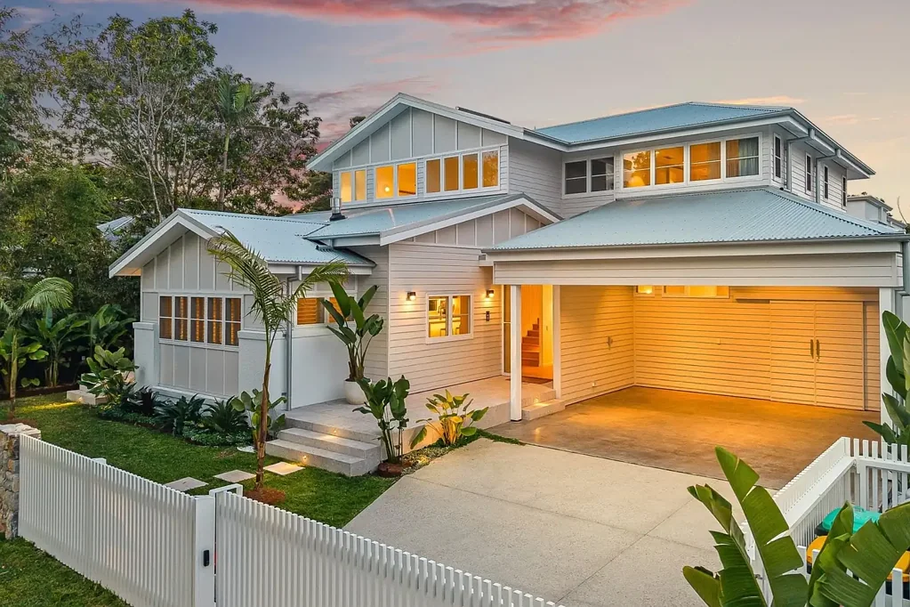 Byron Bay 4 Bedroom Brand New Coastal Luxury with Contemporary Elegance in the Heart of Byron Bay