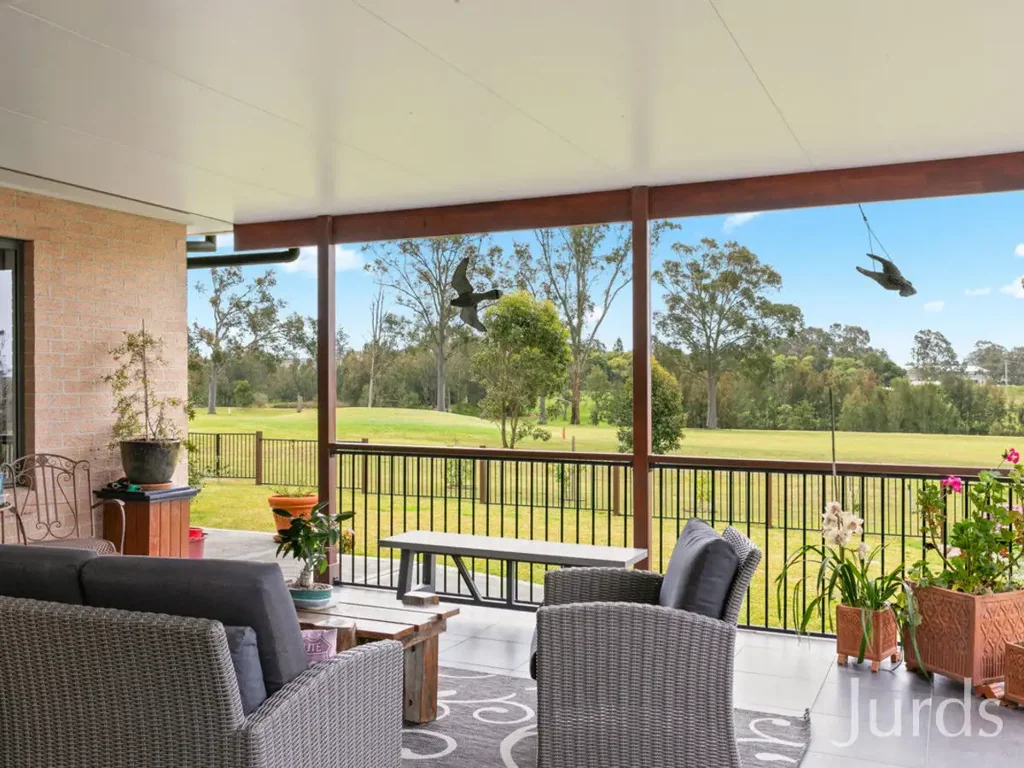 Cessnock 3房  Executive Living with Golf Course Frontage