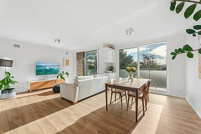 Bondi Beach 3房 朝北海滨居所，带停车位，距 Bondi Beach 仅数步之遥 North-Facing Coastal Haven with Parking Just Moments to Bondi Beach