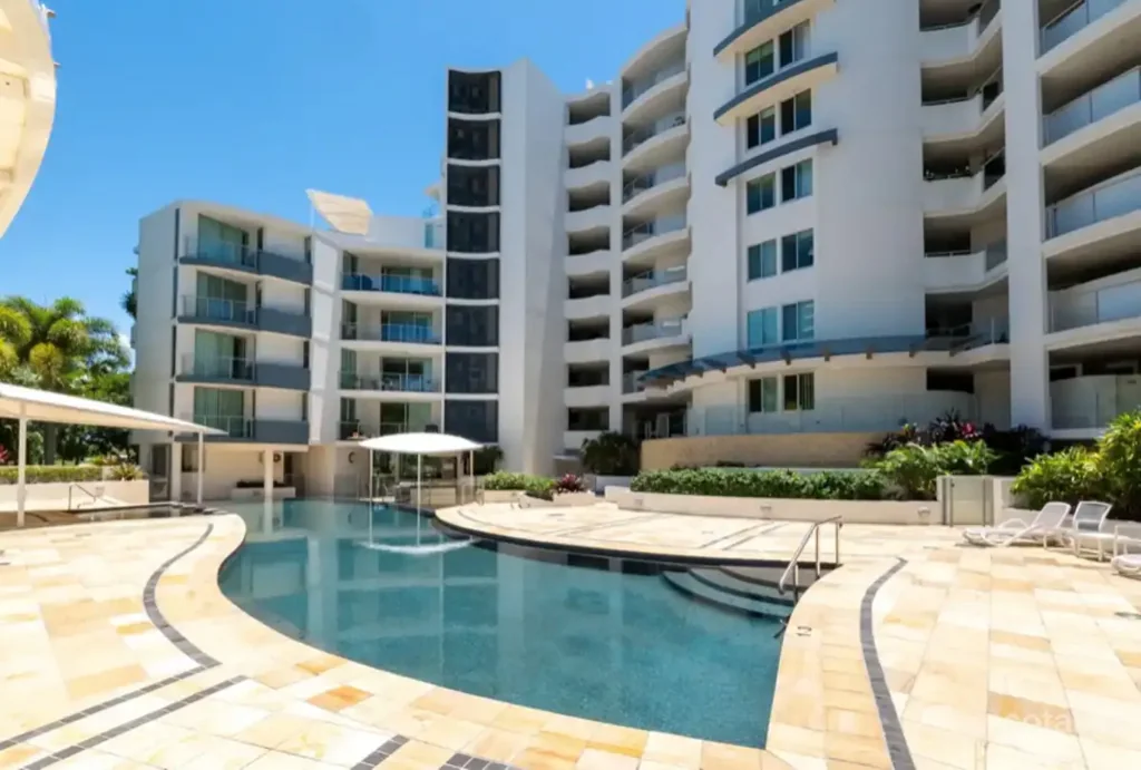 Kings Beach 3房  Coastal Luxury – North-Facing Ocean Views & Resort-Style Living Every Day