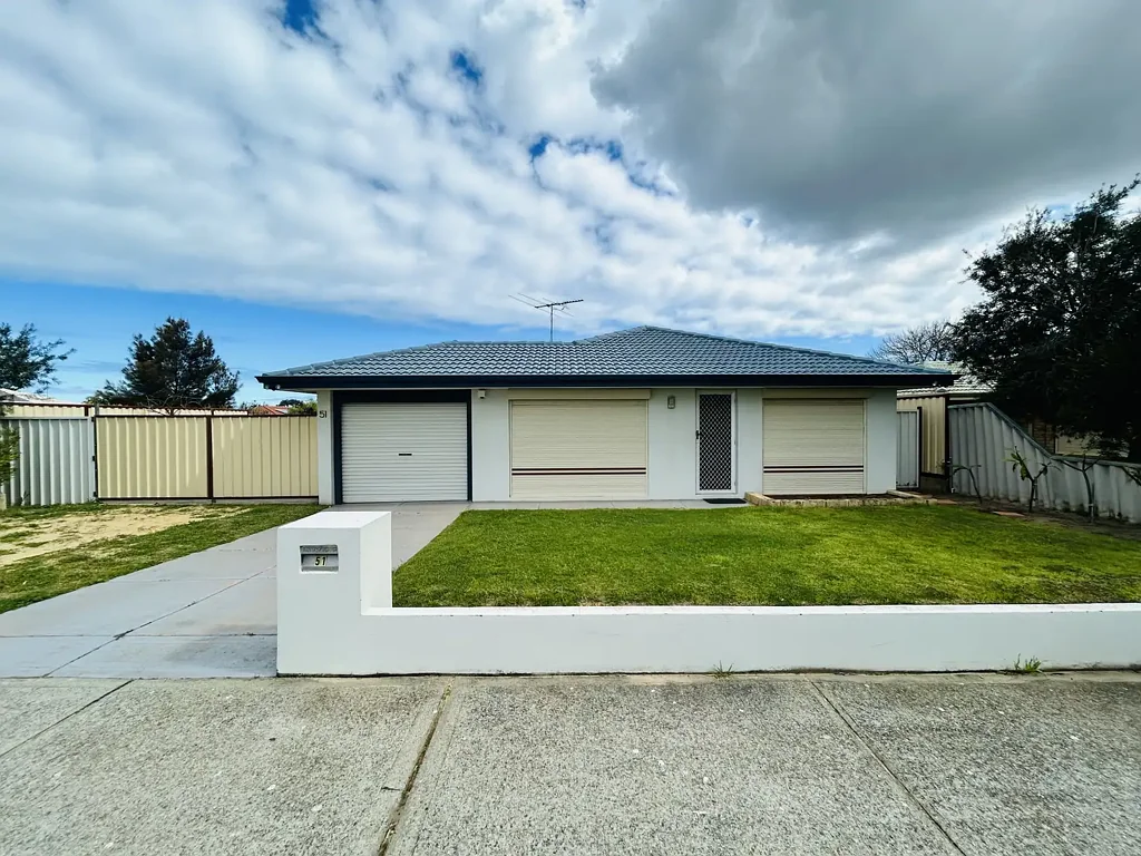 4x2 Freshly Painted Waikiki Home with Large Powered Workshop & Side Access