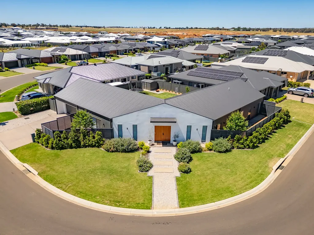 18 Waterway Crescent, Dubbo, NSW 2830