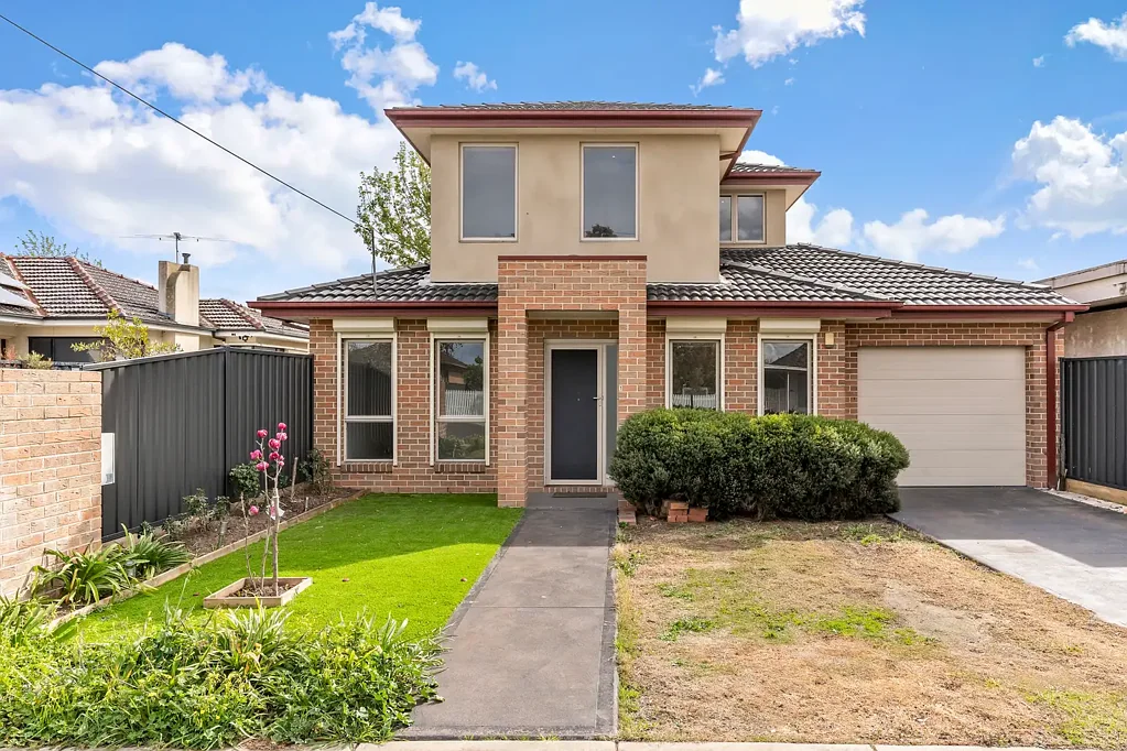 Modern 3-Bedroom Townhouse in St Albans