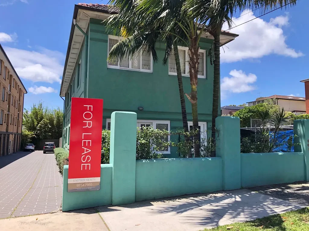 THREE BEDROOM+STUDY DUPLEX WITH OWN GARDEN