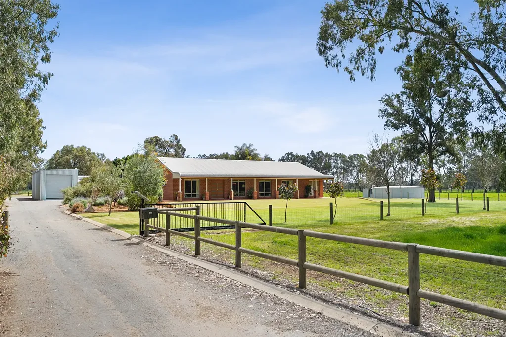 Baldivis 5房  Stunning Country Retreat in Baldivis - Your Dream Home Awaits!