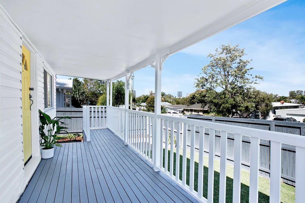 17 Second Avenue, Labrador, QLD 4215