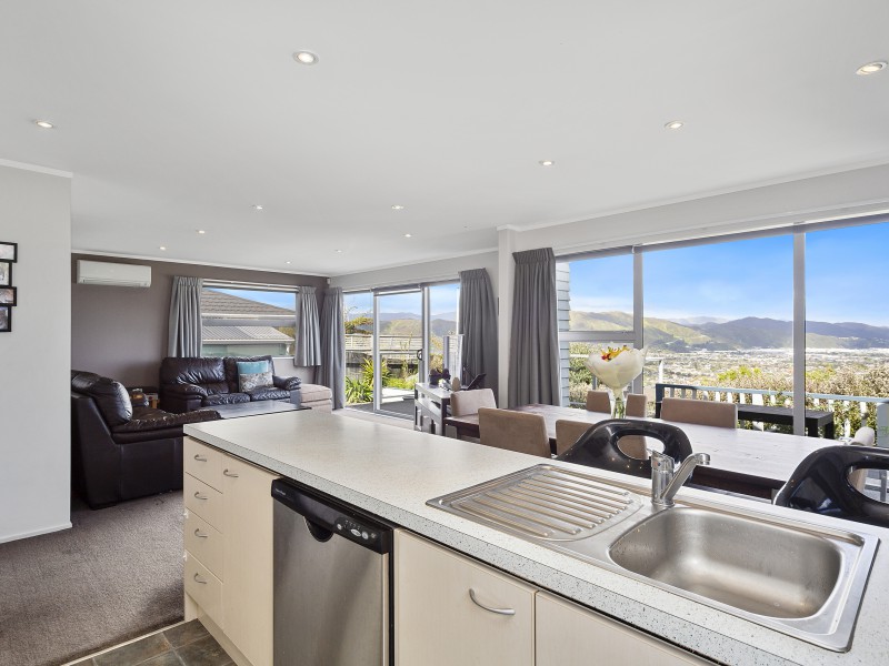 16 Kekeno Grove, Tirohanga, Lower Hutt, 3 chambres, 2 salles de bain