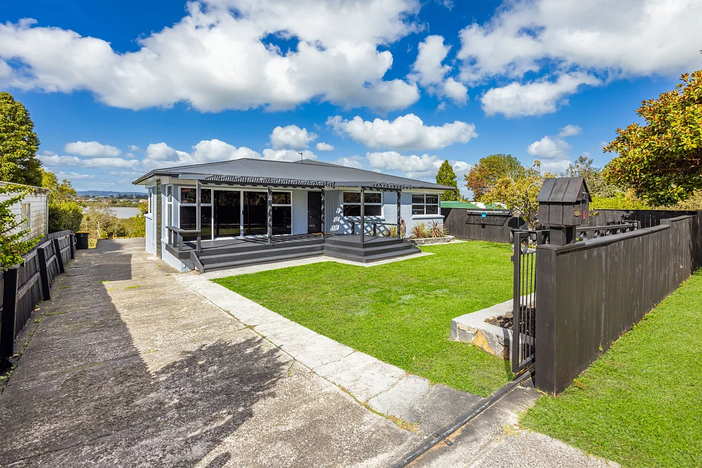 6 Lucas Place, Weymouth, Manukau City, Auckland