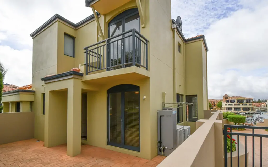 Secure Canal Style Living!