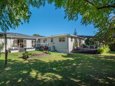 Remuera 4房  1,055 square metres - Backyard cricket or project?