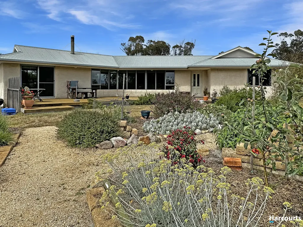 Beaumaris 2Zimmer Coastal Living with Lifestyle Appeal, Privacy and Potential.