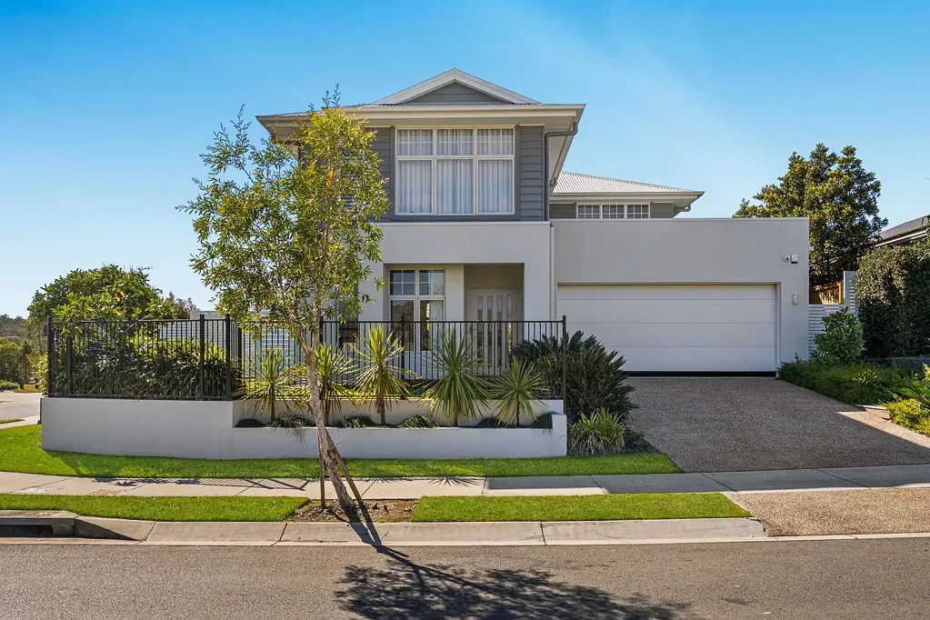 Premium Ex-Display Home Opposite White Rock Adventure Playground    SOLAR | DUCTED | SECURITY ALARM | 4 BEDROOMS