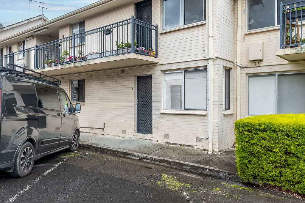 LOCATED CLOSE TO PRESTON MARKET