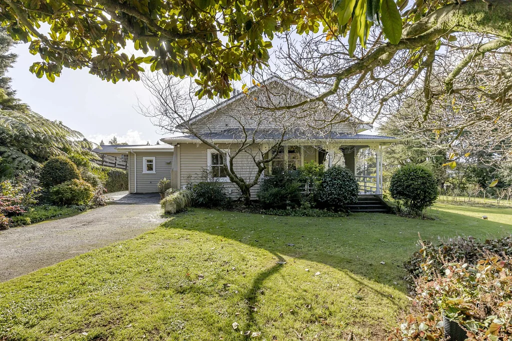 Inglewood 5 Bedroom Historical Charm - Natural Beauty