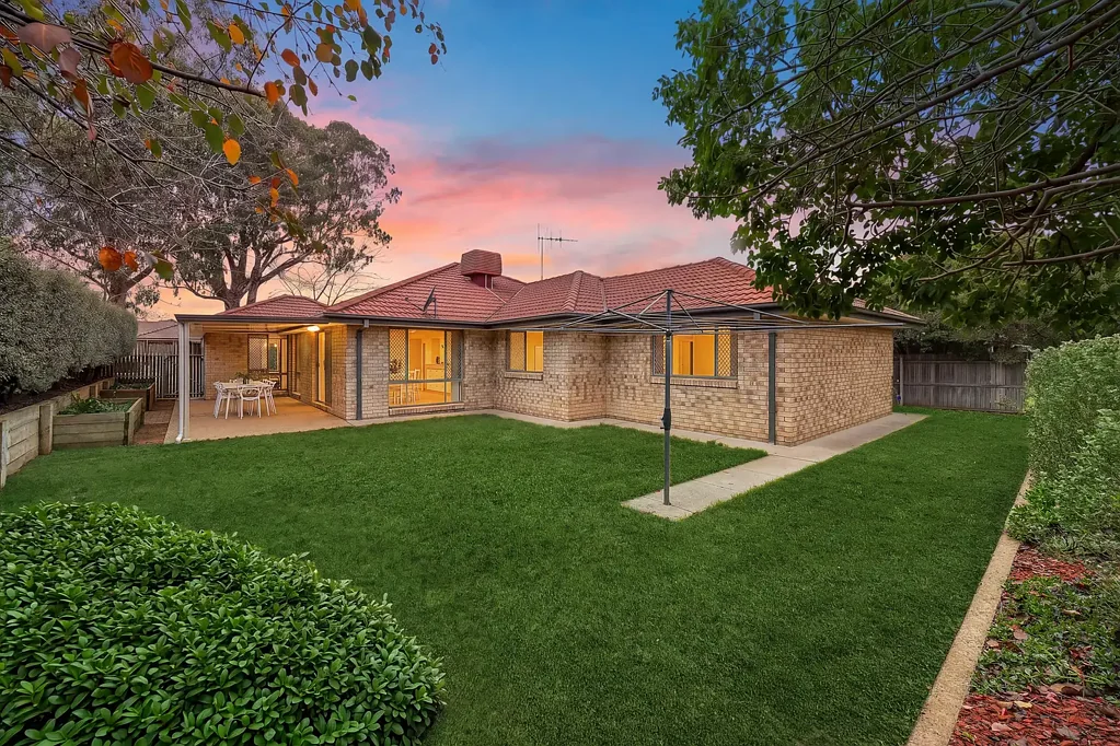 Amaroo 4部屋 Generous Space in a Peaceful Street