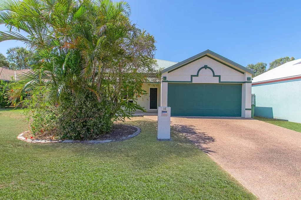 Large Four-Bedroom Family Home in Prime Douglas Location!