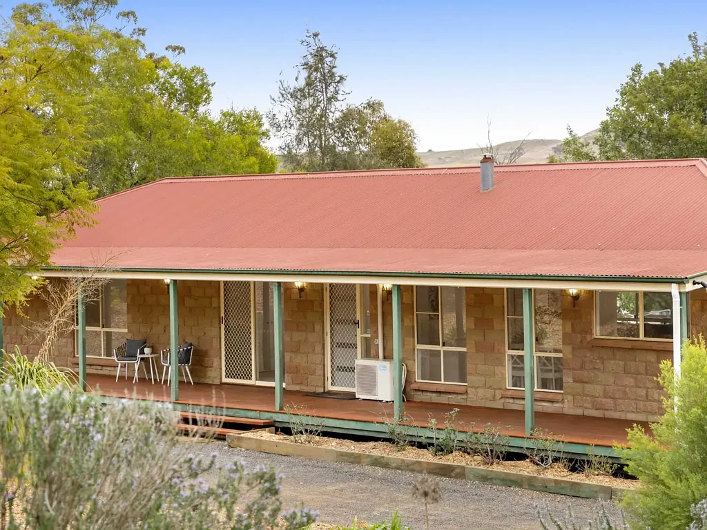 Hodgson Vale 4غرفة نوم Tightly held Hodgson Vale lifestyle block - renovated and ready to move in.