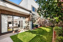 2/41 Arthur Blakeley Way, Coombs