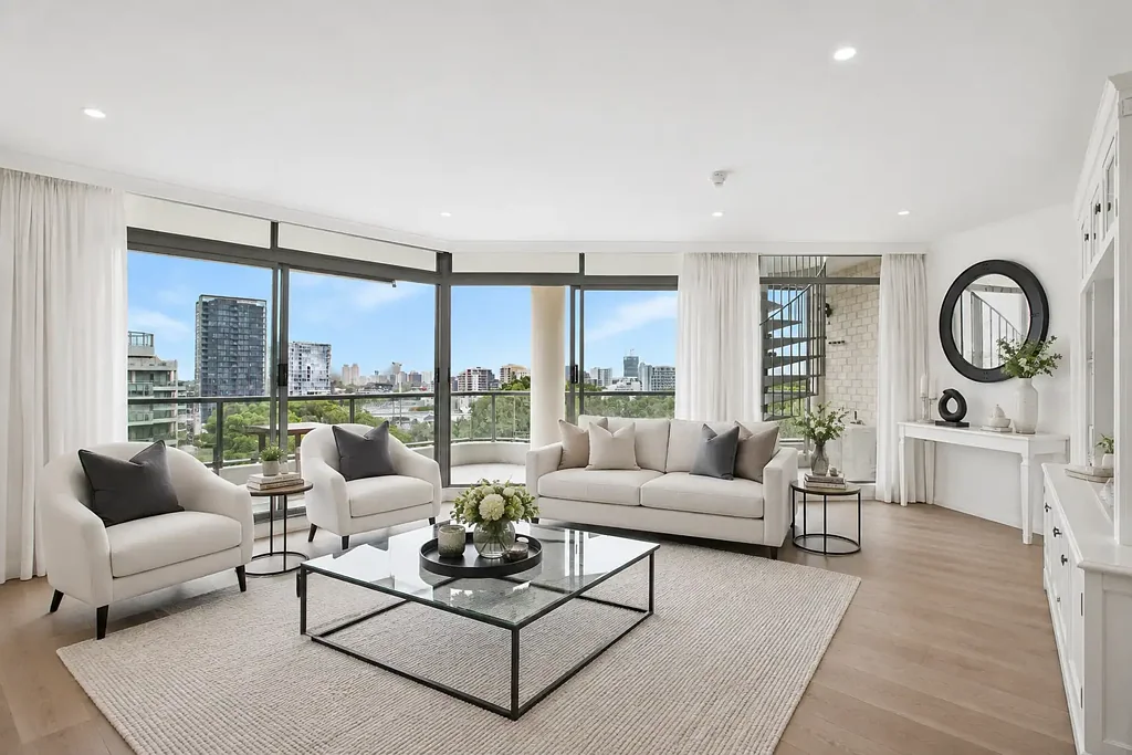 Penthouse With Panoramic Views In Resort-Style Raleigh Park Estate