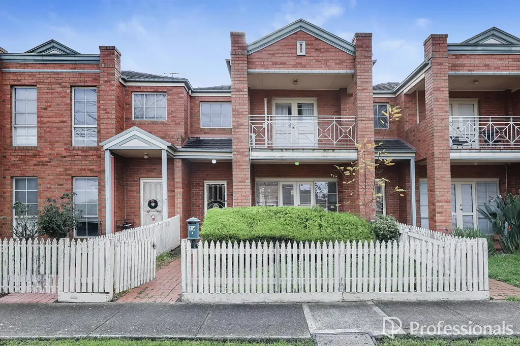 Taylors Hill 3Zimmer Contemporary Family Living in the Heart of Hillside