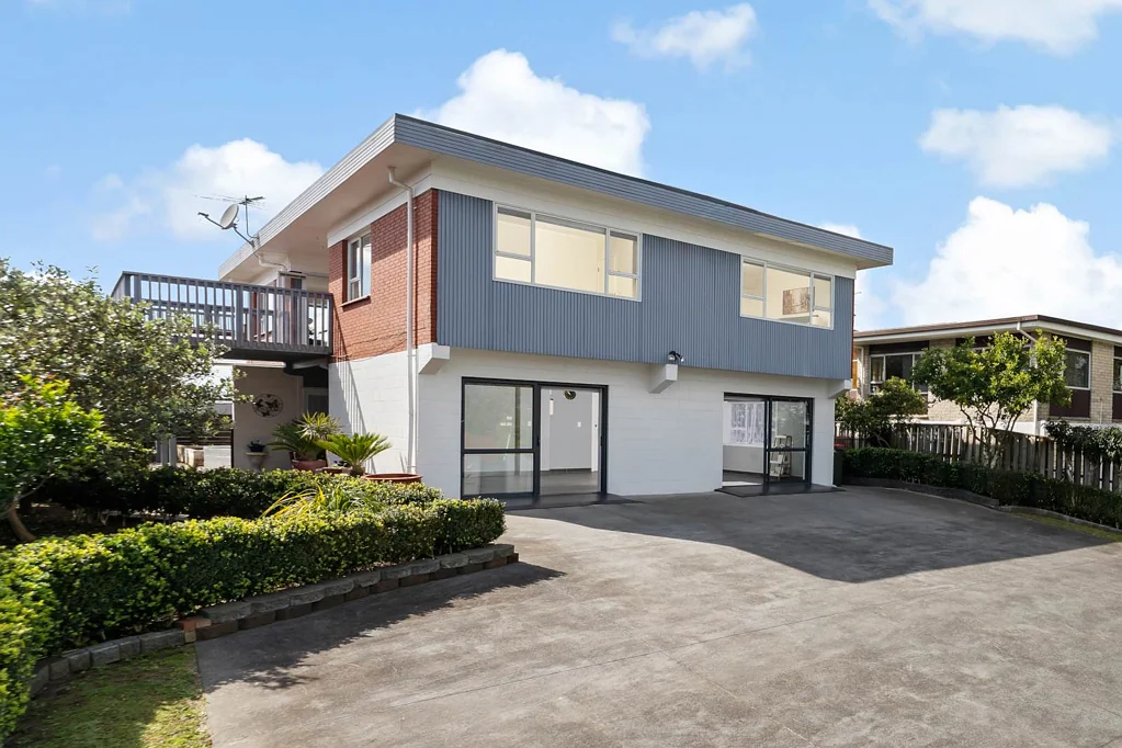 84 Gossamer Drive, Pakuranga Heights, Manukau City, Auckland