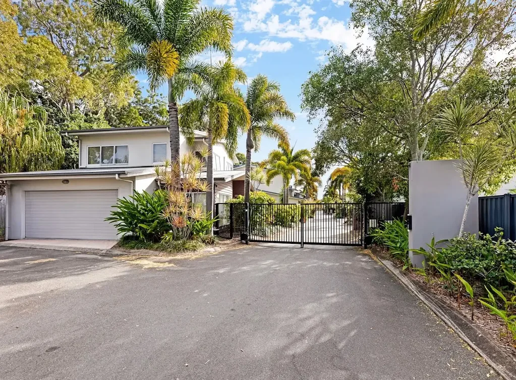 Urangan 3ਬੈੱਡਰੂਮ Modern Coastal Living in a Tropical Oasis