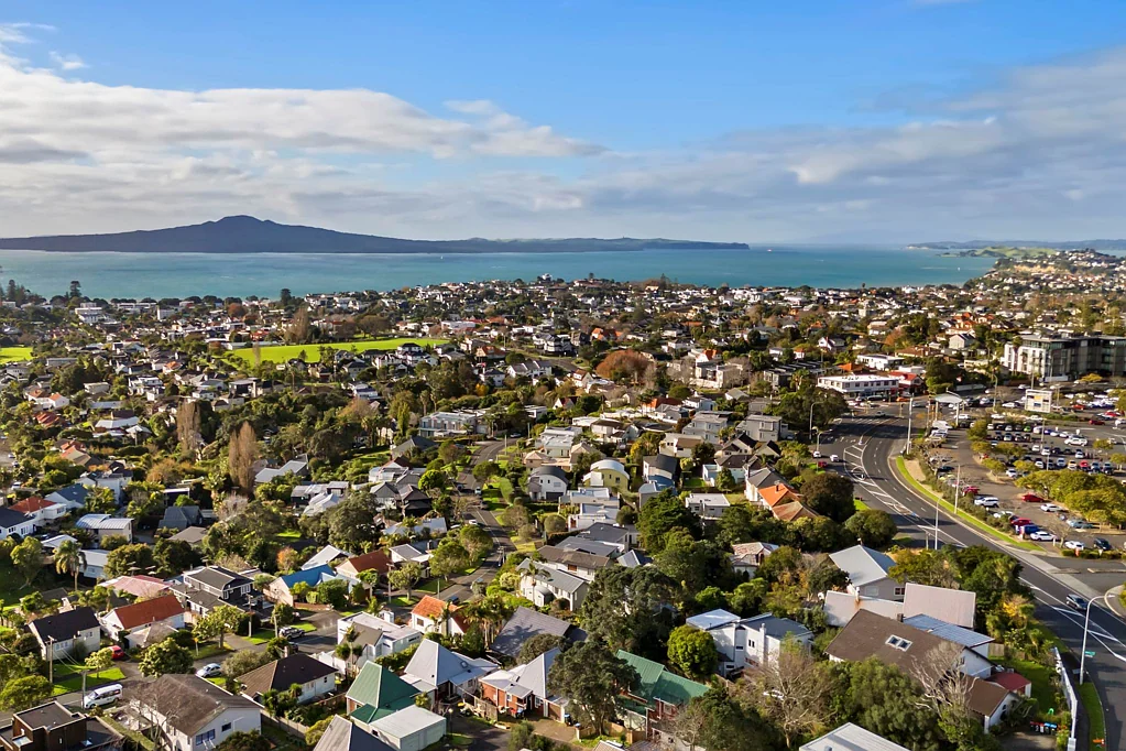 Mission Bay 3 Bedroom Stunning Seaviews in a Golden Godden Location