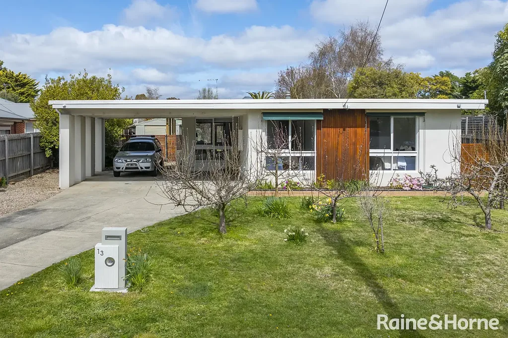 13 Gardiner Street, Gisborne, VIC 3437