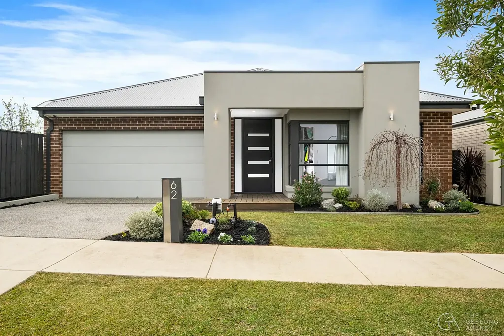 Armstrong Creek 4 Bedroom Stylish Near-New 4-Bedroom Family Home on 442sqm Block In A Highly Desirable Pocket