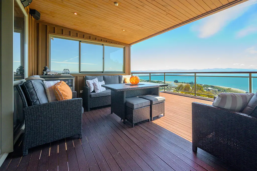 Britannia Heights 4Moenga Spectacular views from this private oasis