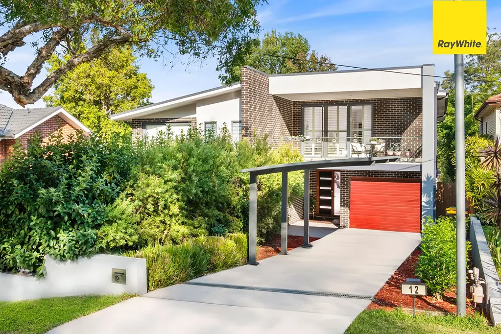 Epping 5房 宽敞联排别墅 483sqm地块 灵活多楼层布局 北向阳光后院 设计师厨房 Caesarstone台面 5卧4套间 主卧带阳台 下层多功能空间 低维护庭院 步行学区 公园近便 交通便捷 Contemporary Family Luxury with Versatile Living in Prime Epping Location