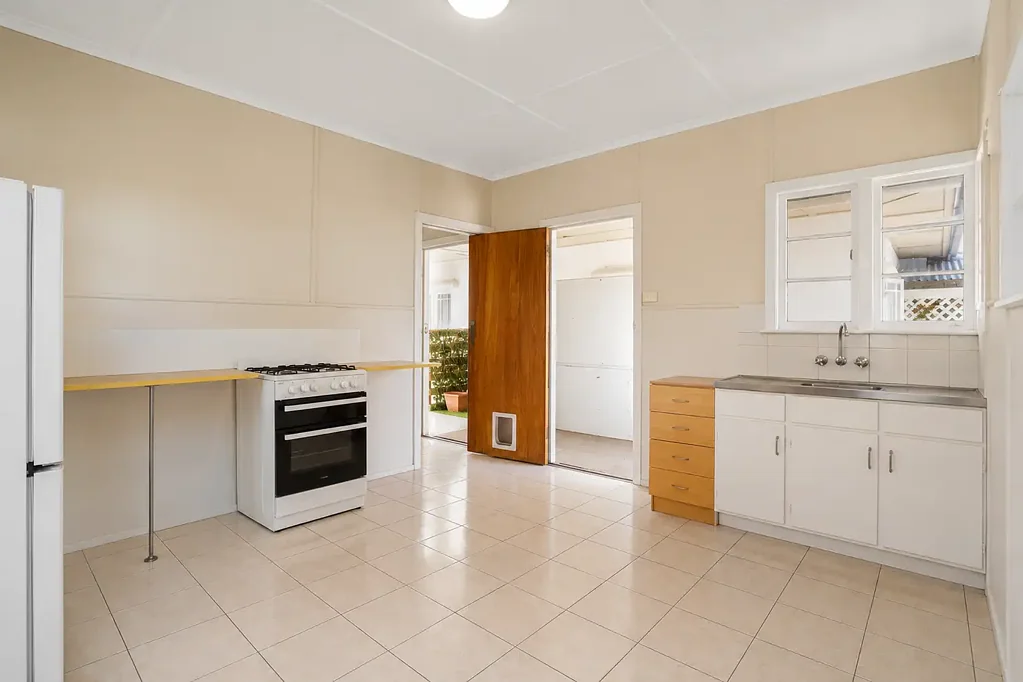 Newly Renovated Bathroom! Low Maintenance & Convenient Unit in a Fantastic Location!
