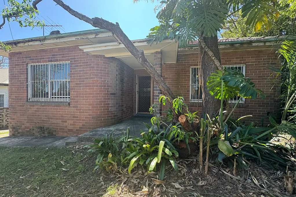 CLOSE TO ALL AMENITIES!