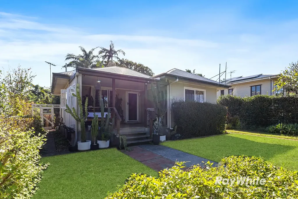 Woody Point 3ห้องนอน Prime Woody Point Cottage Opportunity On 607m² With Endless Potential