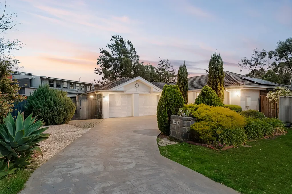 5 Loddon Close, Caroline Springs, VIC 3023