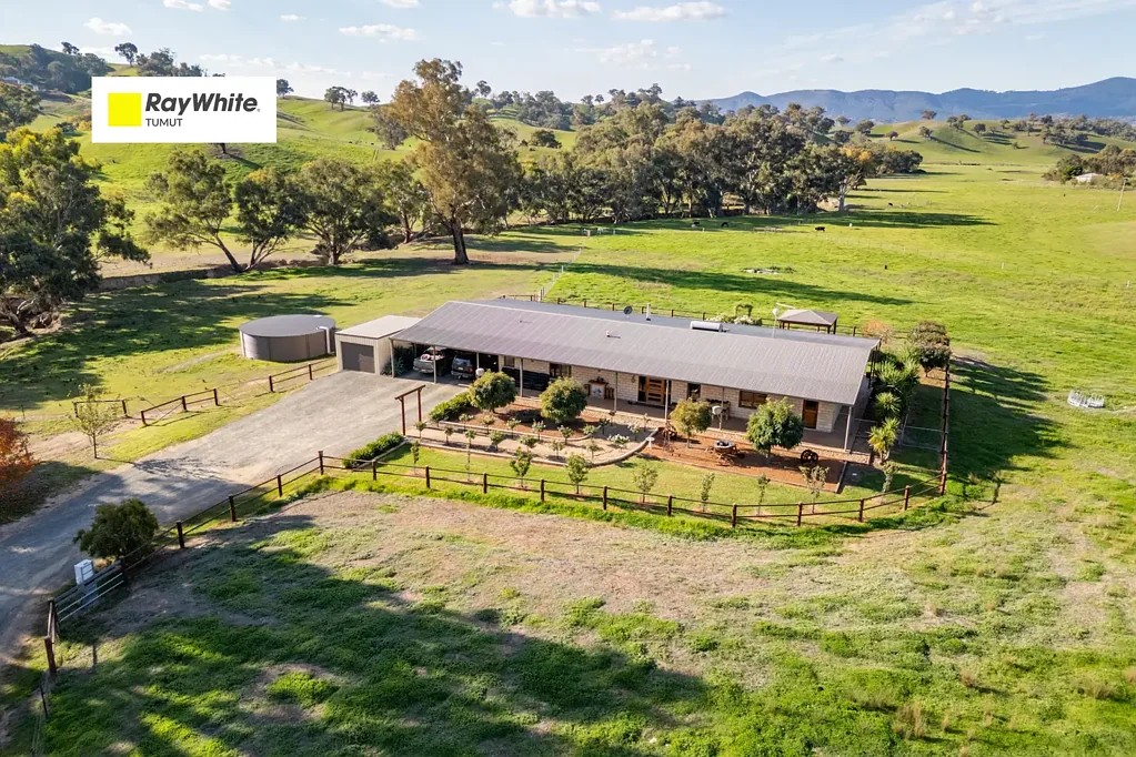 Tumut Modern Country Living with Western Charm