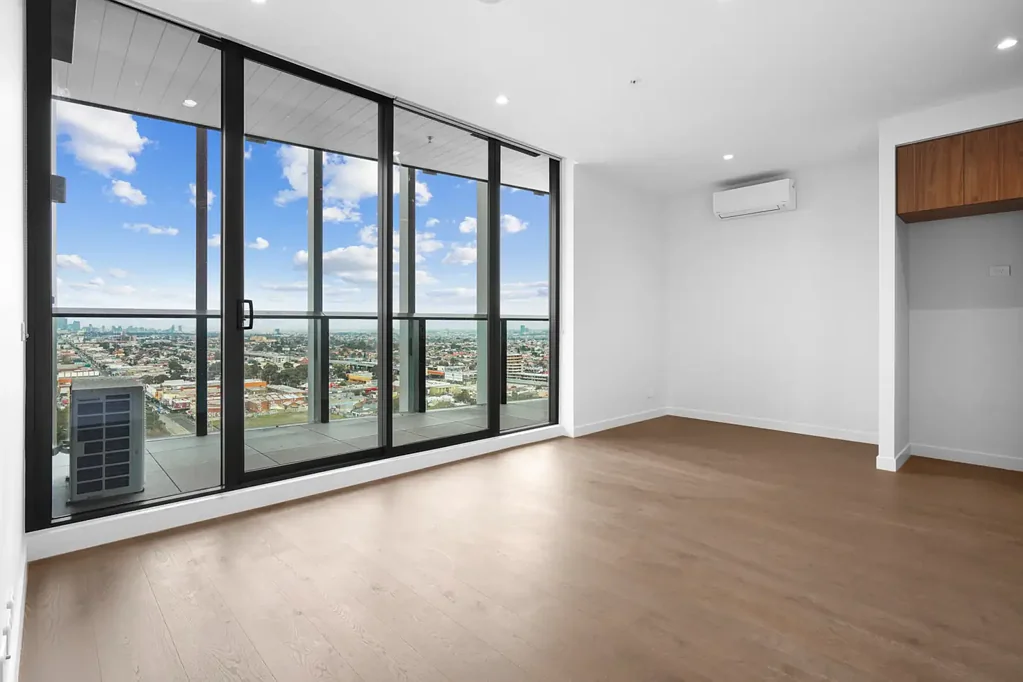 Fantastic Views, Prime Location & Excellent Layout!