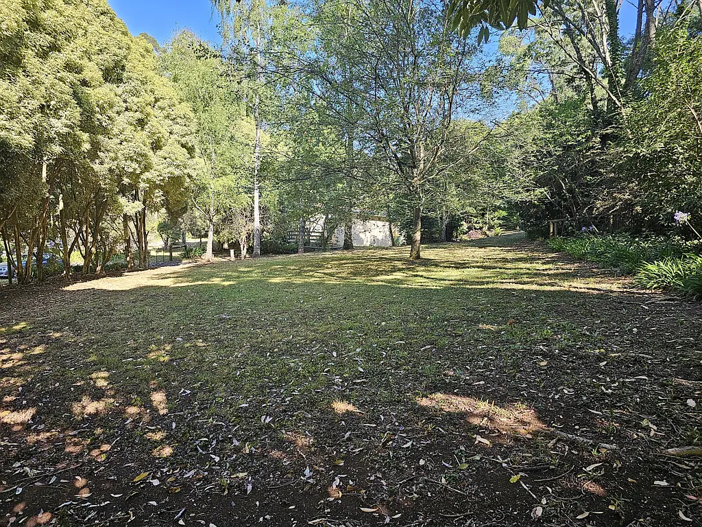 Avonsleigh Rare opportunity to purchase 2 blocks of  vacant  land.