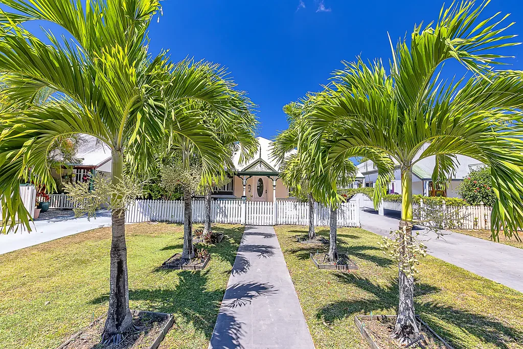 Kirwan 3Zimmer ✨ Adorable Cottage with Pool & Lifestyle Perks! ✨