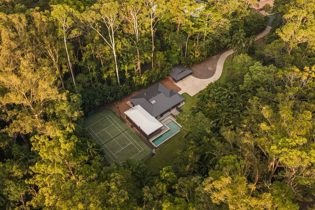 Tanawha 5部屋 A Secluded Rainforest Estate Designed for Refined Family Living