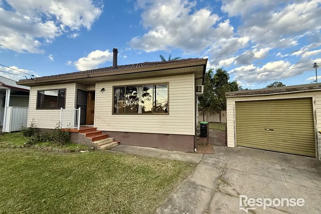 Perfect Family Home: Close to Schools, Shops, and Transport!