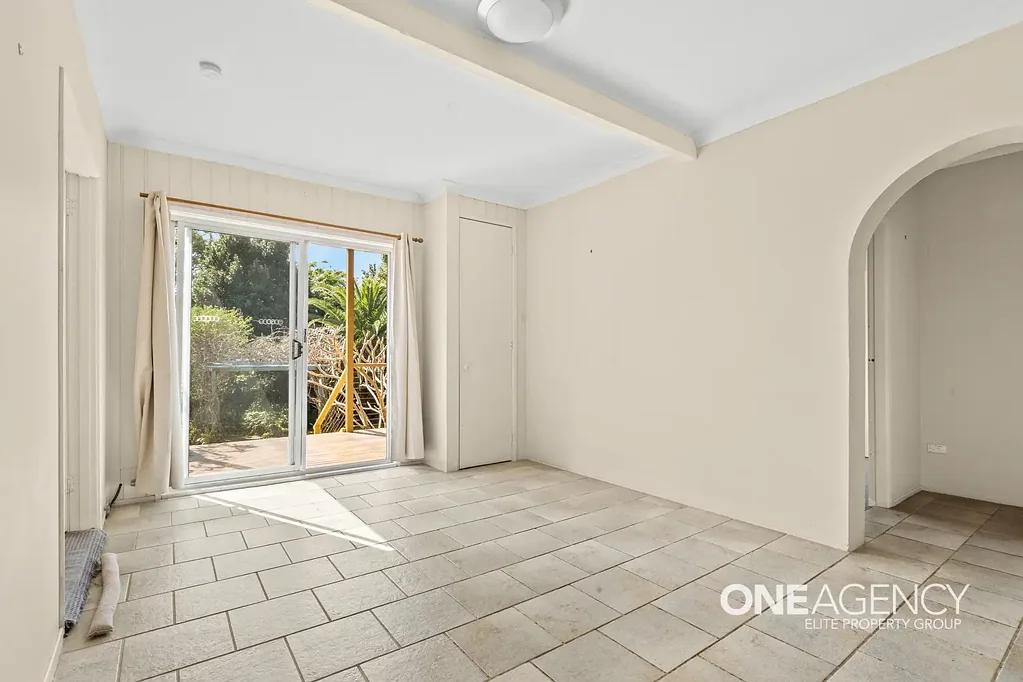 COASTAL LIVING IN MOLLYMOOK BEACH