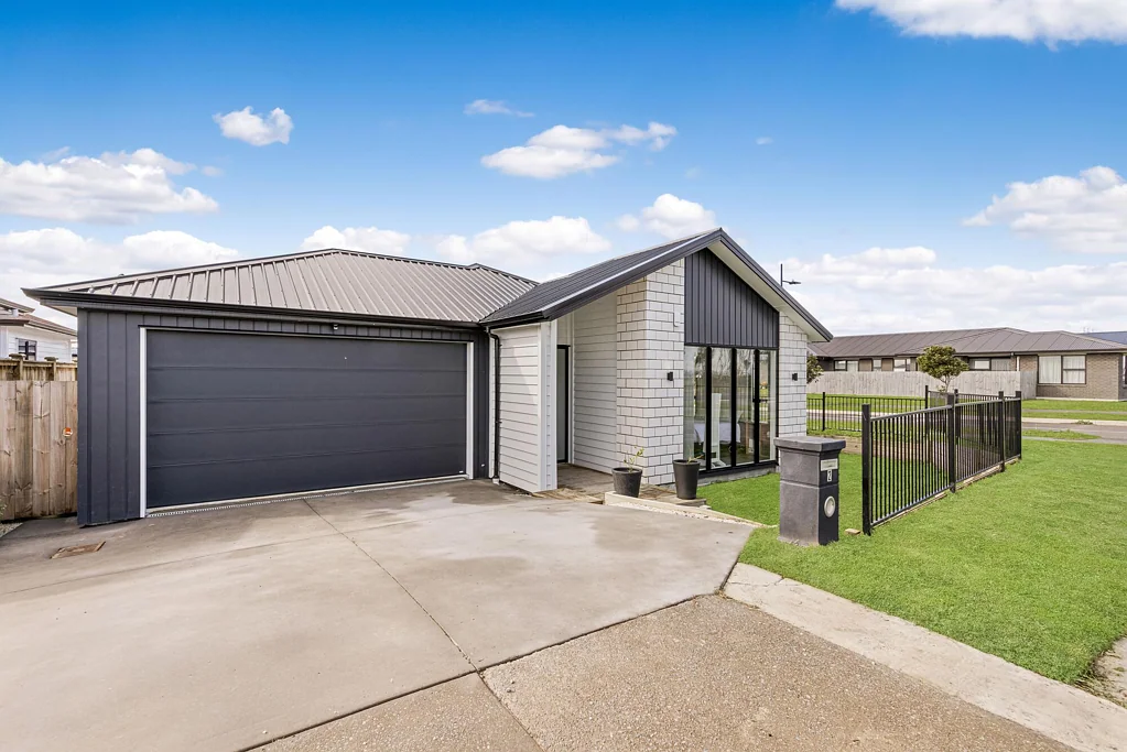 Clarks Beach 4房  MUST GO - Modern Family Home by the Beach!
